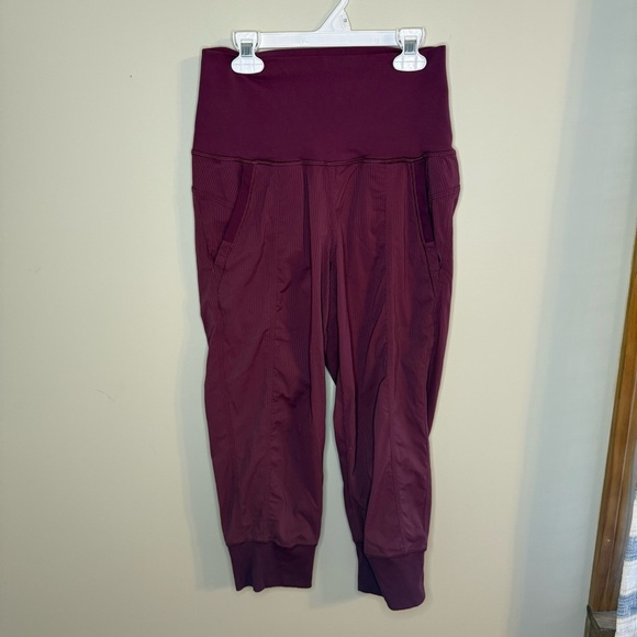 LULULEMON In Flux Crop Pants Plum 4 - Picture 4 of 11